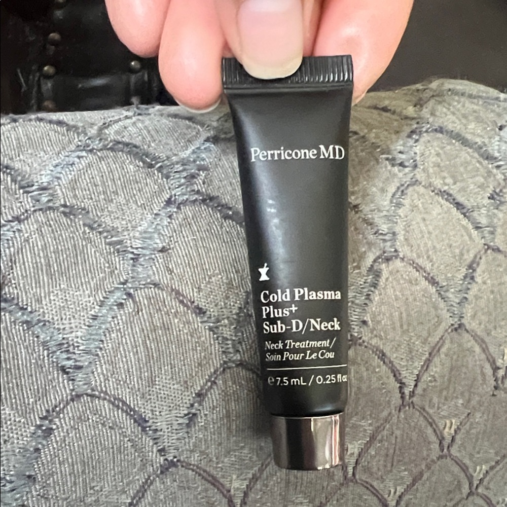 Perricone MD Cold Plasma Plus+ Sub-D/Neck Treatment - Black